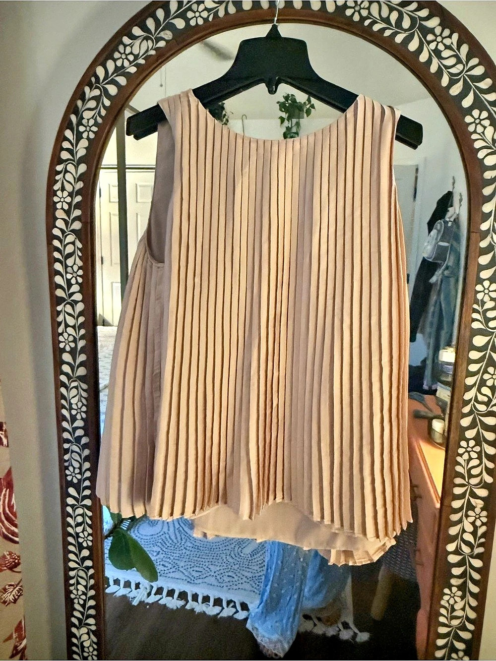Banana Republic Pleated Sleeveless Blouse in Pink Size Medium Like New